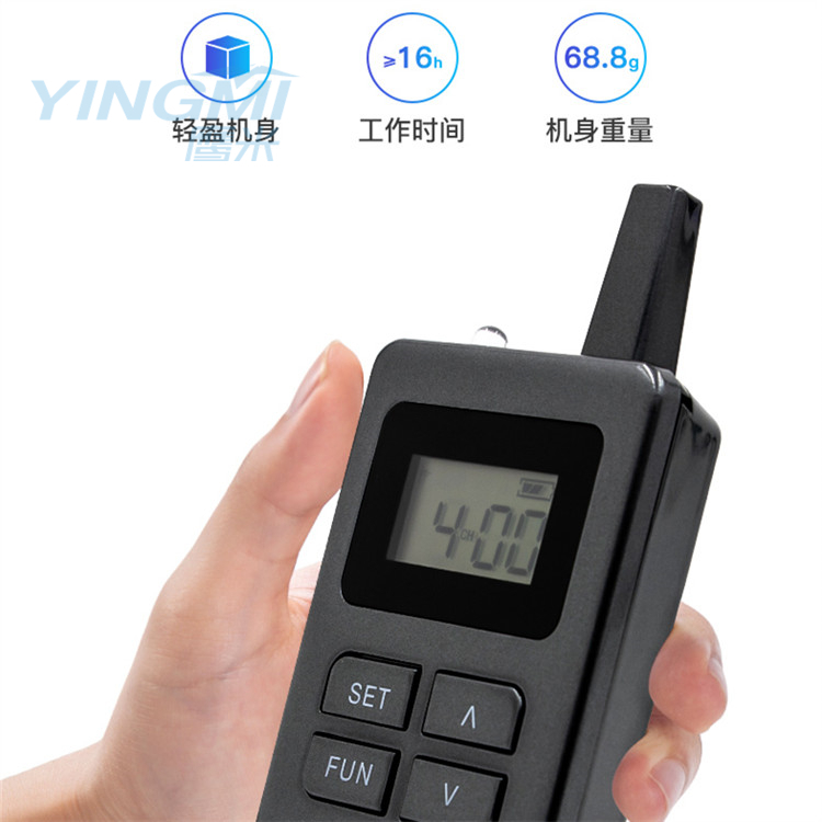 近幾年，各個(gè)地區(qū)大大小小的開辦展覽活動(dòng)實(shí)在是不少，如商品展覽會(huì)、宣傳展覽會(huì)、貿(mào)易展覽會(huì)或者微型展覽會(huì)等； 可總是出現(xiàn)如下問題：1.游客游覽時(shí)匆匆而過，看的是自己理解到的意思和意義，無人解說只能在展會(huì)開辦時(shí)走一圈兒就算了。2.每件展物只有幾行少之又少的簡(jiǎn)介，讓人難以汲取到展品的文化。3.看展覽變成了人人需要自力更生的事情，手機(jī)百度查、聽旁邊熟知的人說說，無法給游客清晰明了的進(jìn)行講解，這是一種不負(fù)責(zé)的現(xiàn)象。 以上的問題是大眾所反饋，那么這些問題的根本原因所在就是因?yàn)槿鄙倭酥v解器。